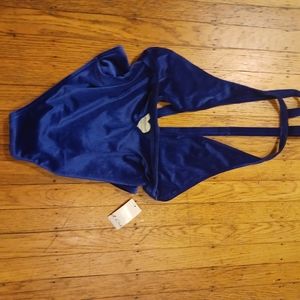 A CHÉ BLAZING VIOLET BLUE VELVET PLUNGING MEDIUM